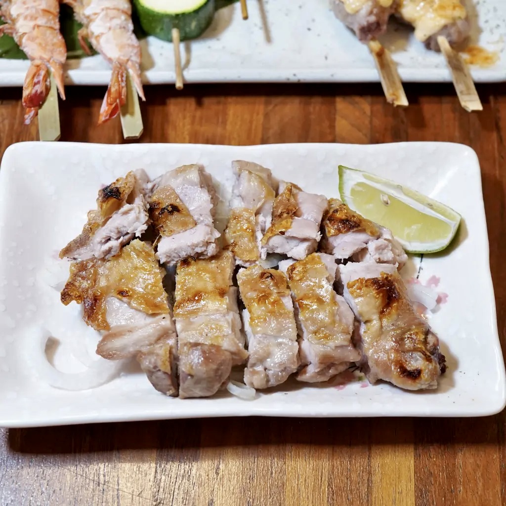 小椿食堂 醬烤雞腿 外皮焦香 肉汁飽滿